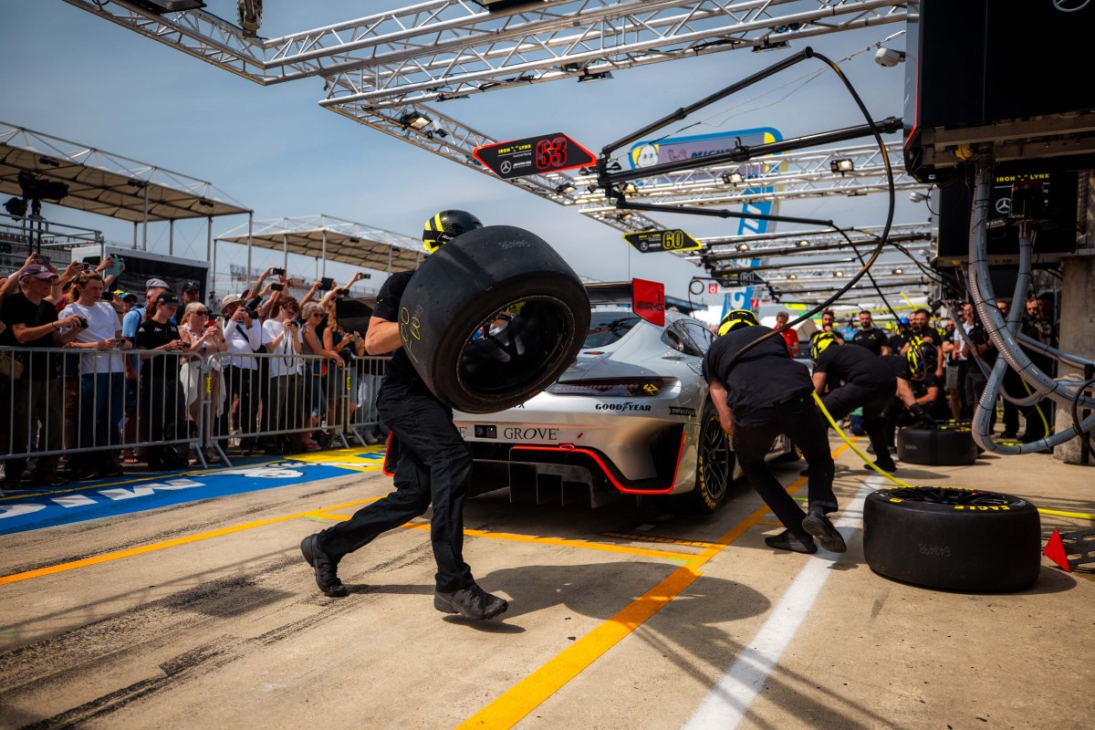 Mercedes pit stop