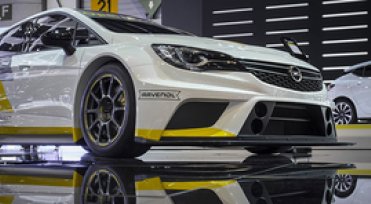 Geneva Motor Show – RAVENOL and Opel Motorsport with the new Opel Astra TCR