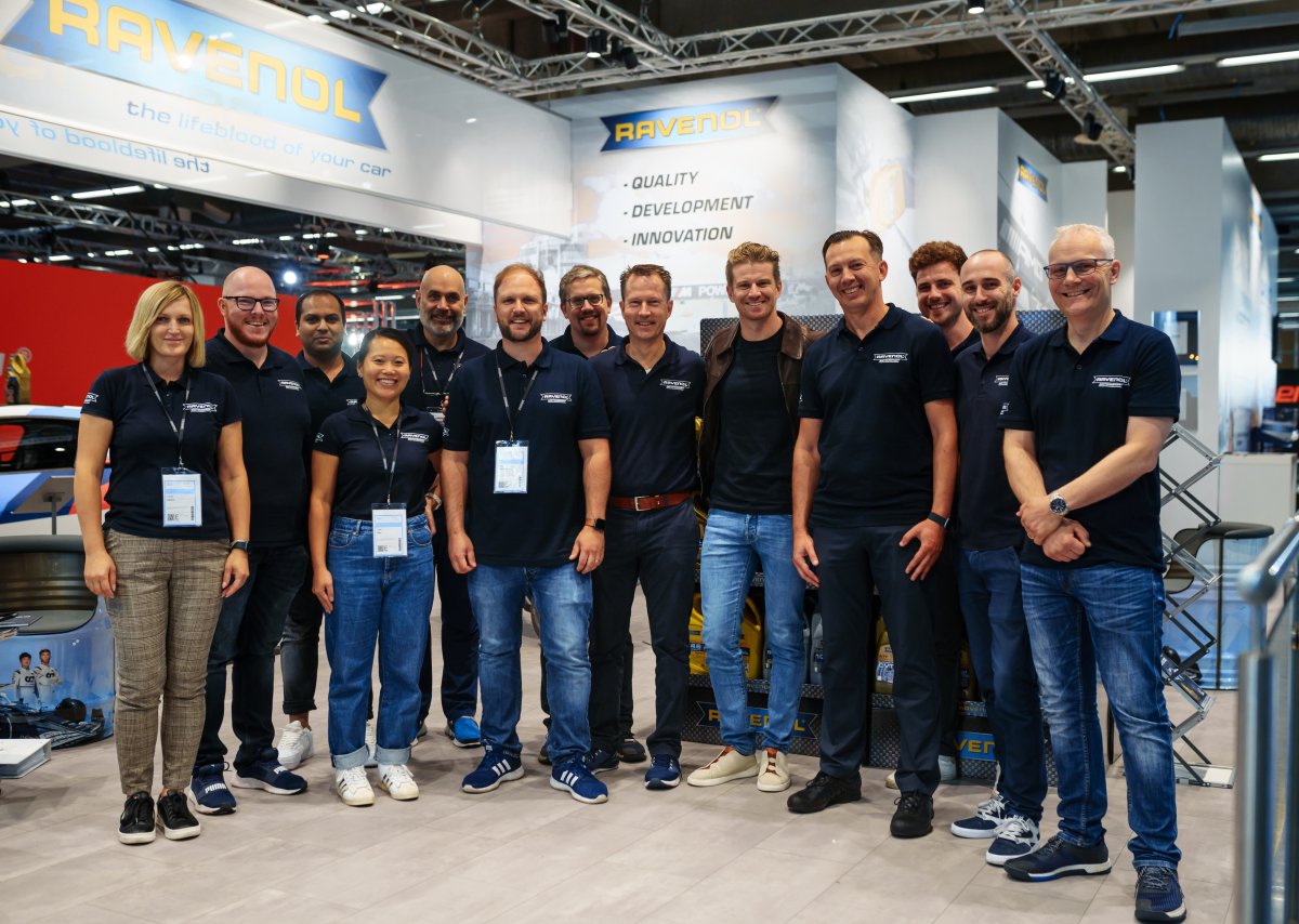 Das RAVENOL-Team auf der Automechanika