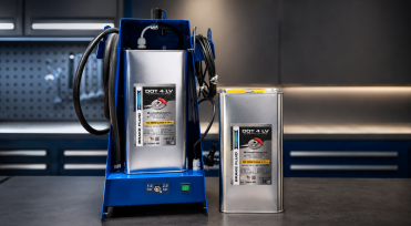 The New 5L Metal Canister for our Brake Fluid: RAVENOL DOT 4 LV