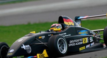 ADAC Formel Masters: Neuhauser Racing Pilot Marvin Dienst feiert Premierensieg