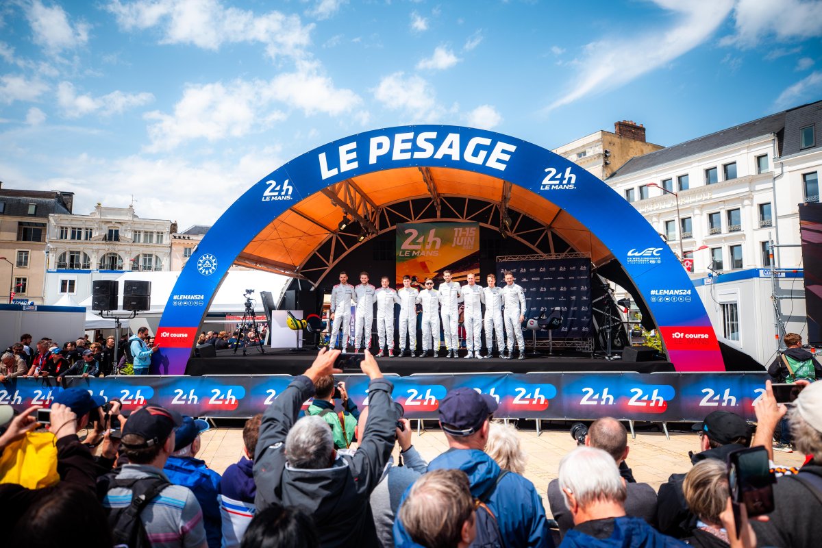 Presentation of the drivers on stage