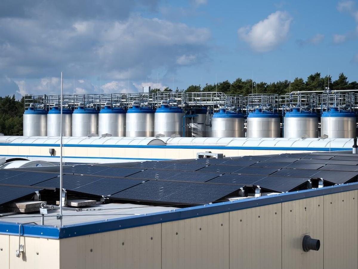 New photovoltaic system at the Lubmin plant – a key contribution to sustainable energy supply and CO₂ reduction New photovoltaic system at the Lubmin plant – a key contribution to sustainable energy supply and CO₂ reduction
