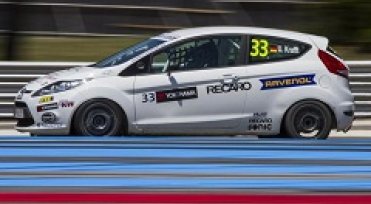The lead is hotly contested at the FIA ETCC in Le Castellet